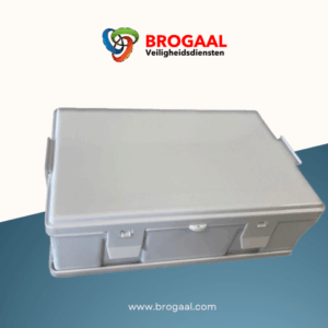 Doos met wandhouder. 26 x 17 x 8 cm